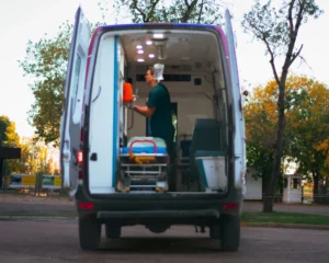 Brindamos servicio para eventos sociales, grandes construcciones, eventos deportivos y más. Contamos con profesionales altamente capacitados para la atención de urgencias. Traslados todo el País. Móvil Media Complejidad. Móvil UTIM Con Médico.